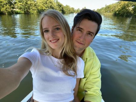 Logan Henderson is currently dating his girlfriend Jazzy.